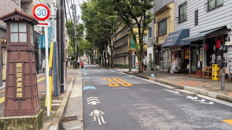 An everyday street scene in Kiyosumi-Shirakawa